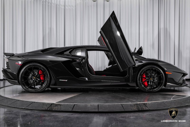 Used 2018 Lamborghini Aventador S image 41