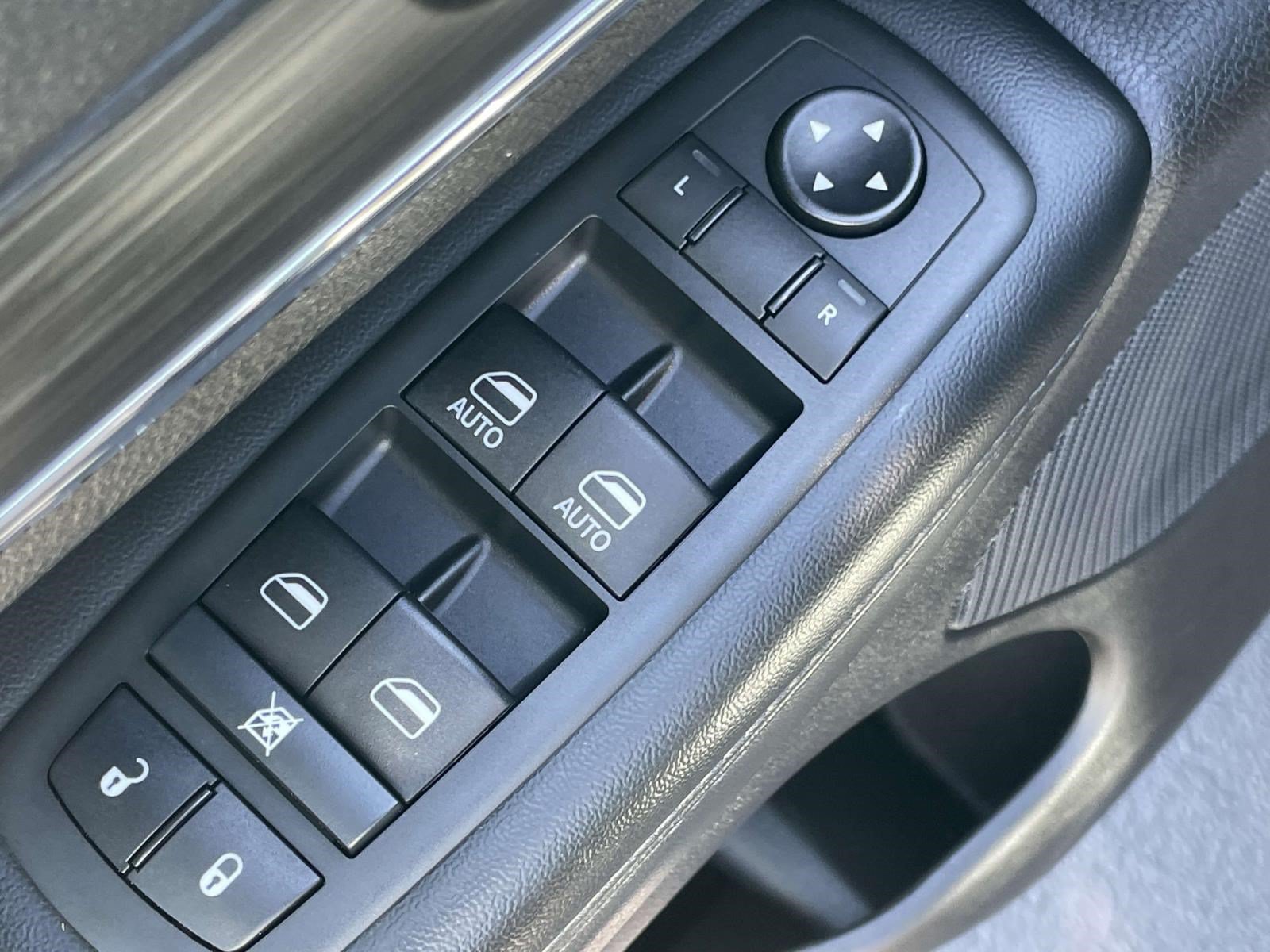Used 2020 Jeep Grand Cherokee Limited RWD image 17