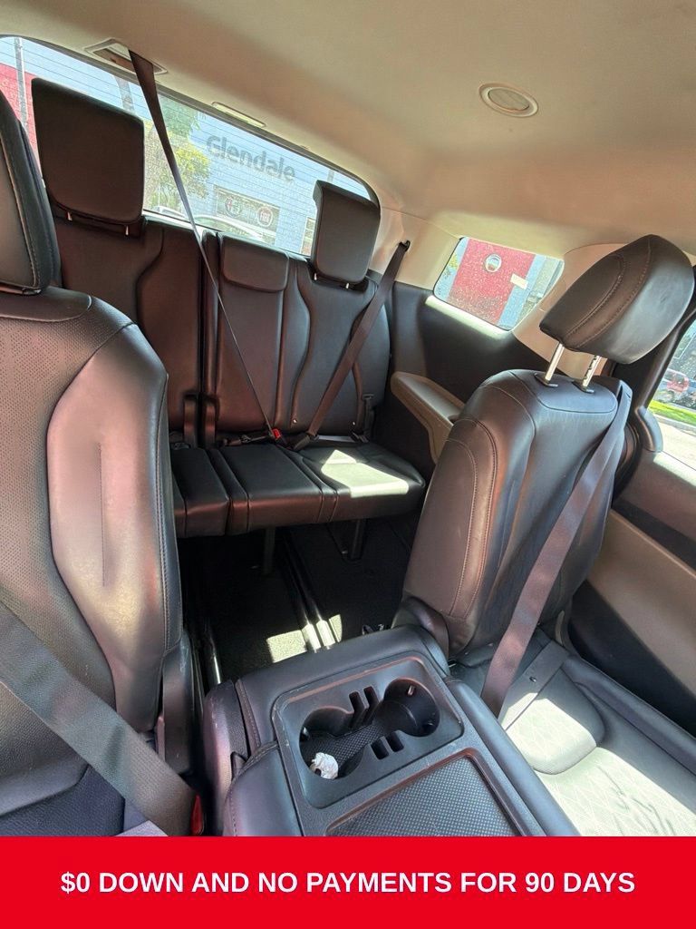 Used 2025 Kia Carnival FWD image 11