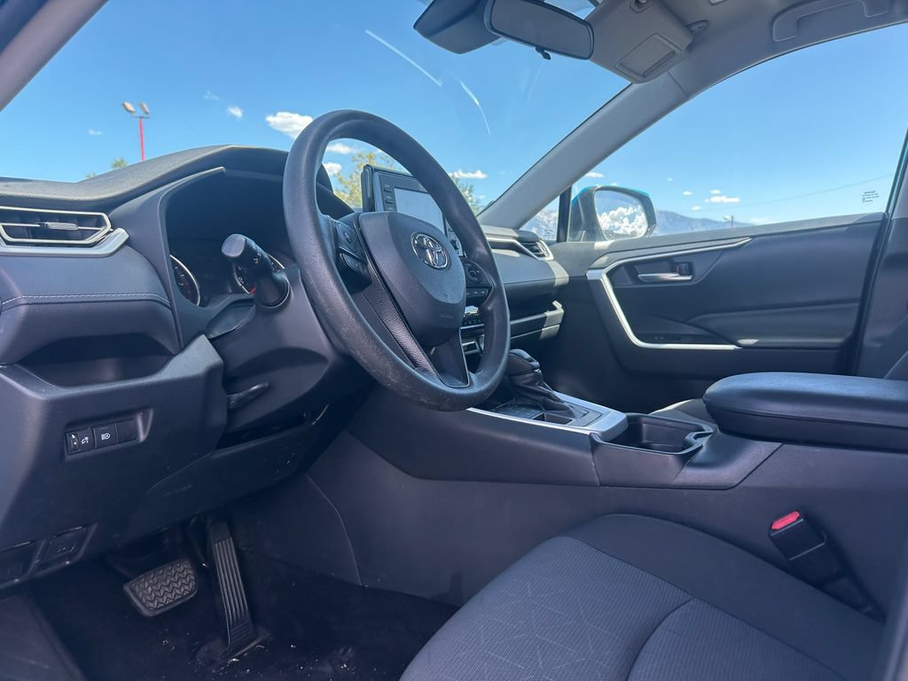 Used 2021 Toyota RAV4 XLE AWD/4WD image 24