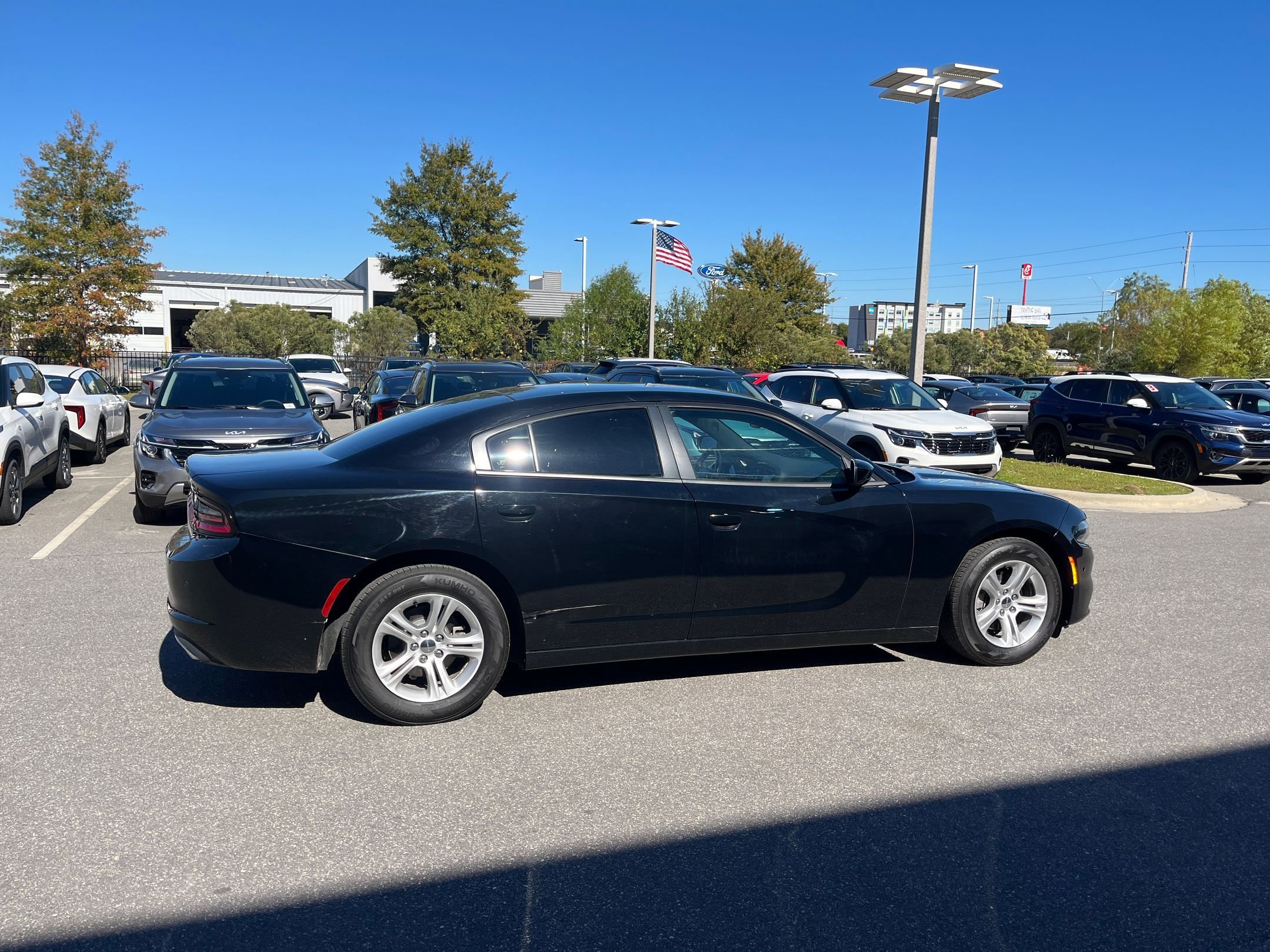 Used 2019 Dodge Charger SXT image 9
