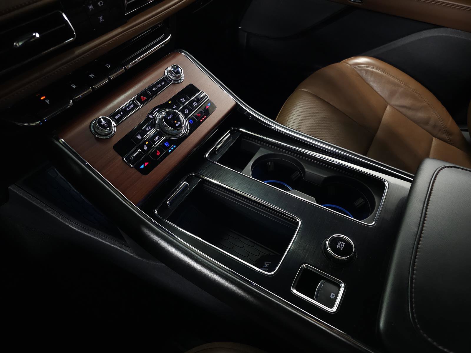 Used 2021 Lincoln Aviator Grand Touring w/ Elements Package Plus AWD/4WD image 29