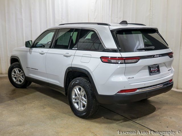 Used 2023 Jeep Grand Cherokee Laredo image 8