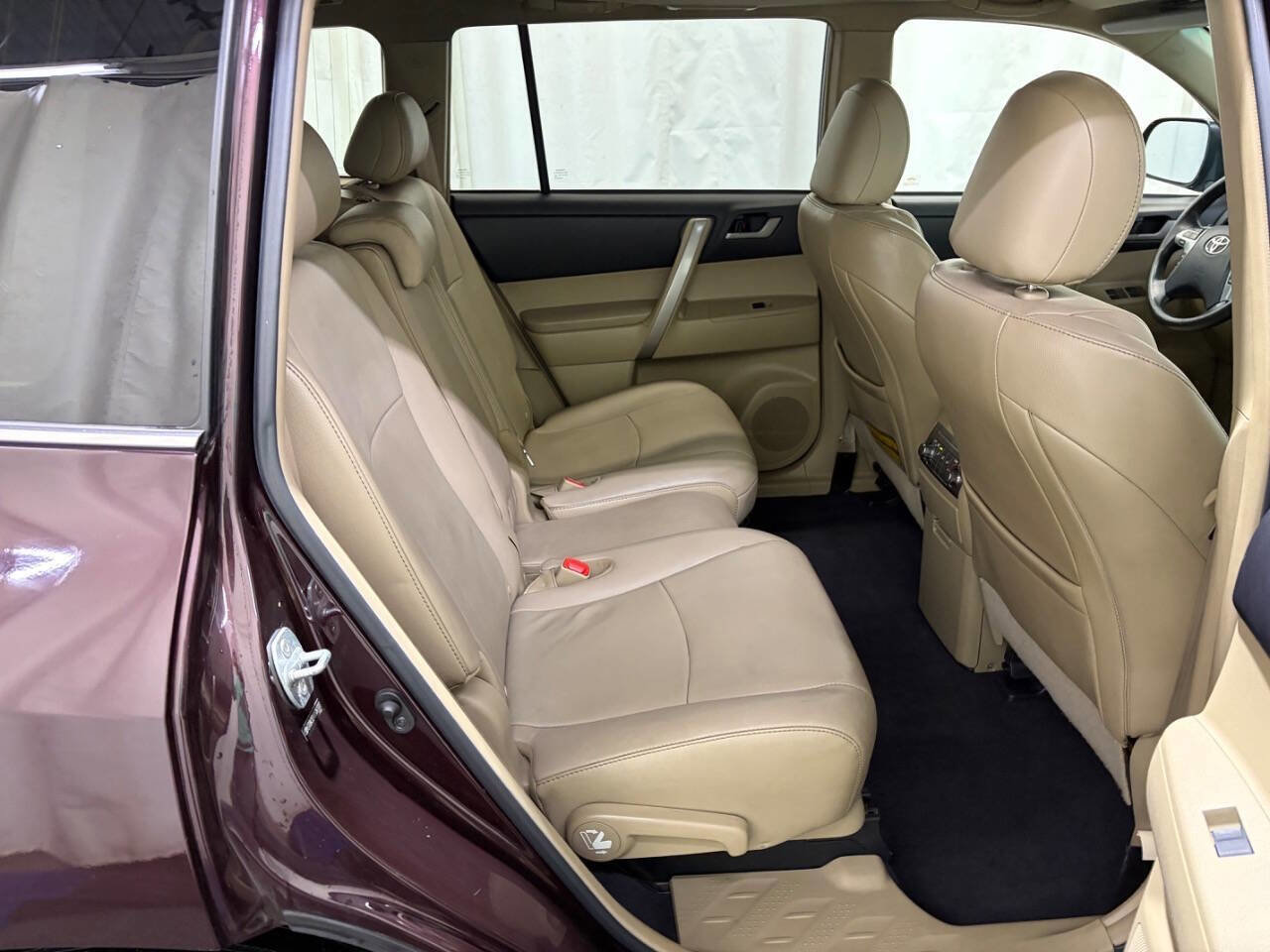 Used 2011 Toyota Highlander SE w/ Tow Pkg AWD/4WD image 34