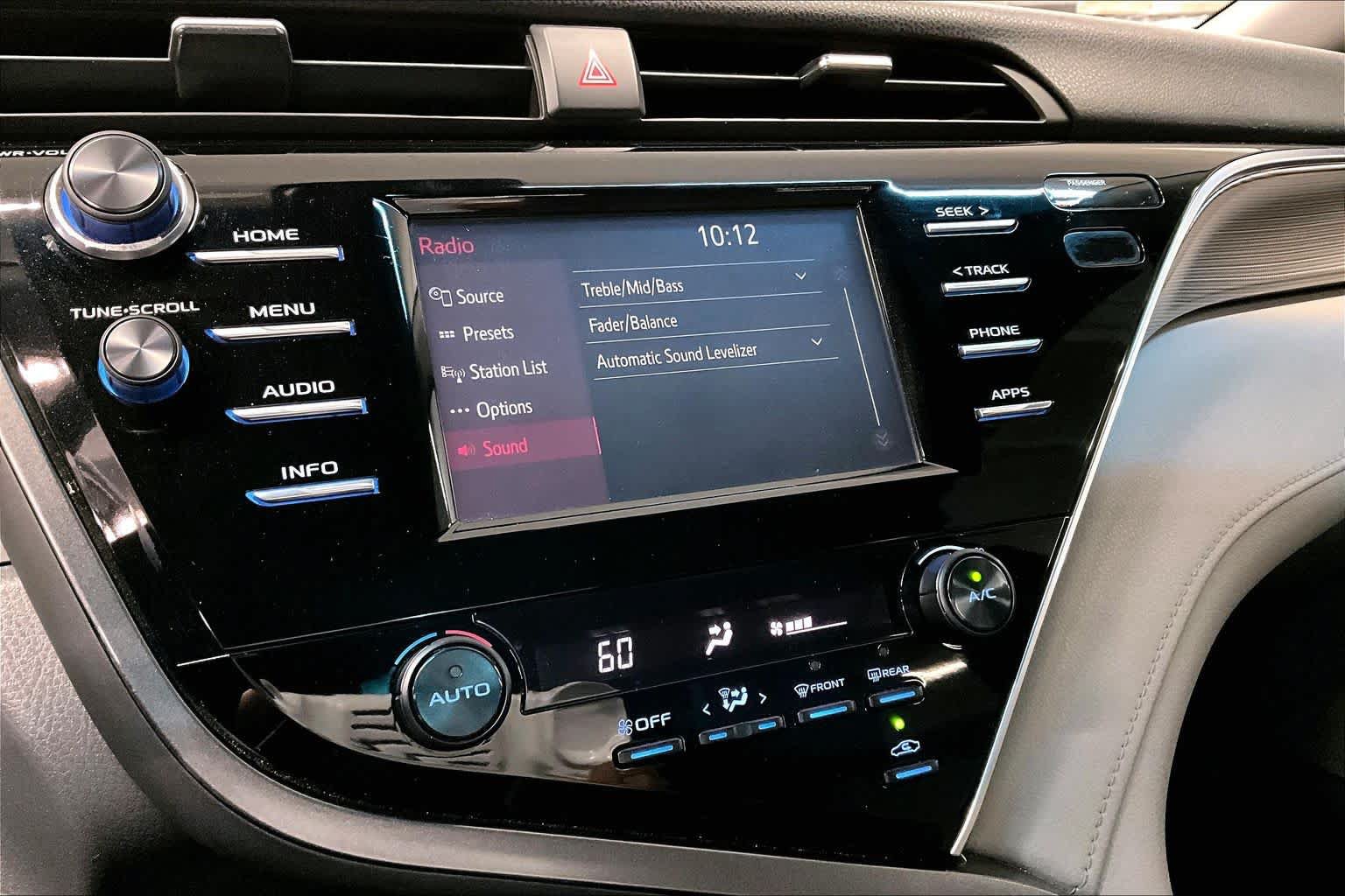 Used 2018 Toyota Camry SE FWD image 34