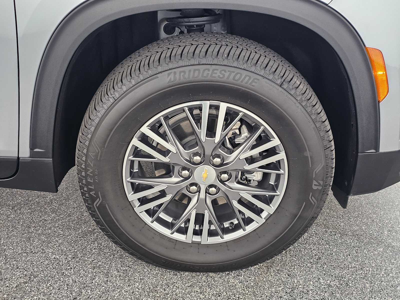 Used 2026 Chevrolet Traverse LT FWD image 9