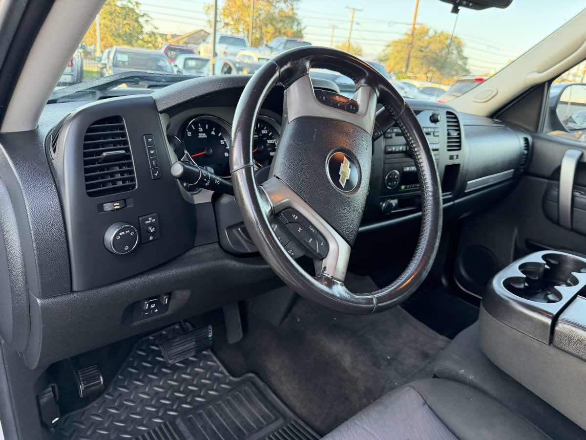 Used 2011 Chevrolet Silverado 1500 LT w/ Regional Value Package AWD/4WD image 24