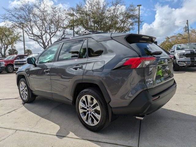 Used 2022 Toyota RAV4 XLE Premium image 6