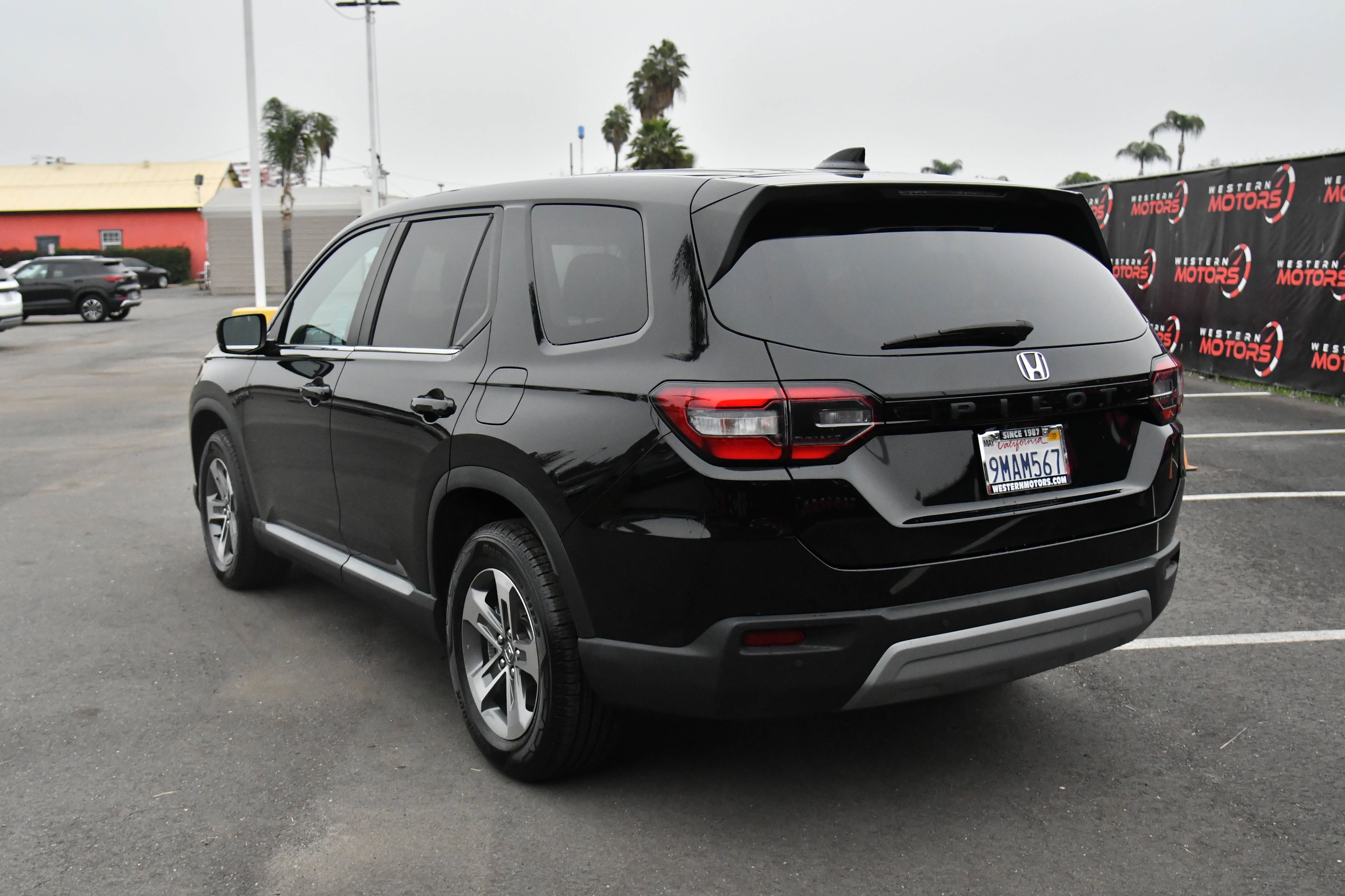 Used 2025 Honda Pilot EX-L image 6