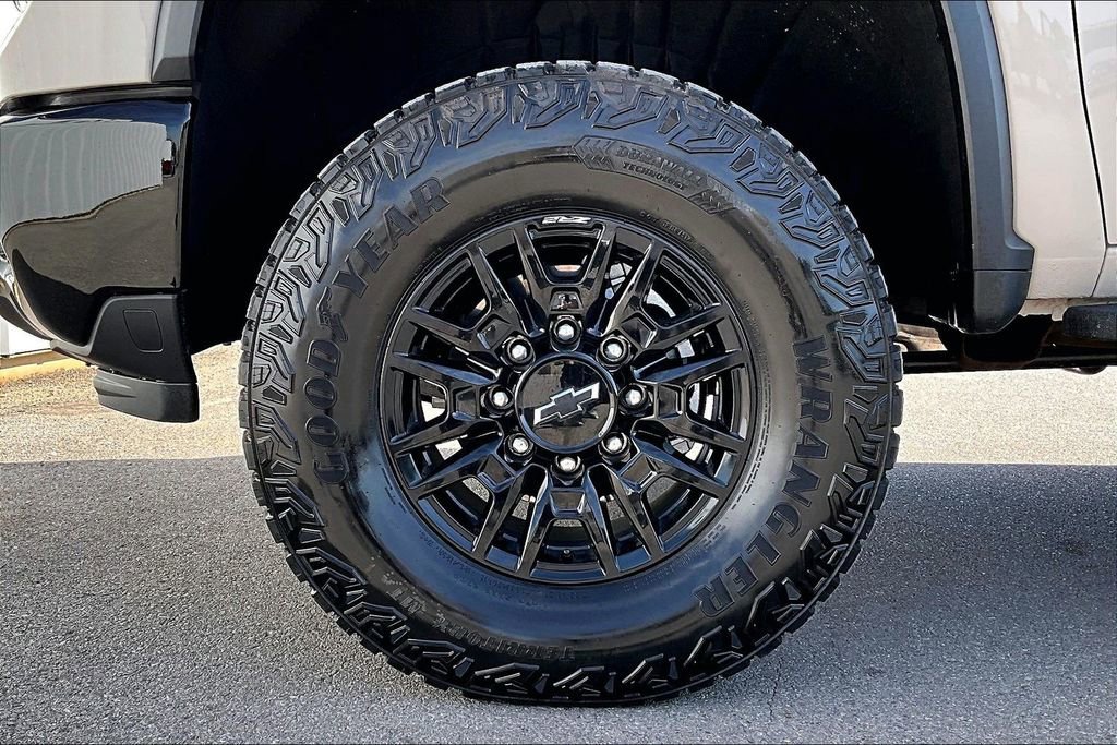 Used 2026 Chevrolet Silverado 2500 ZR2 AWD/4WD image 11