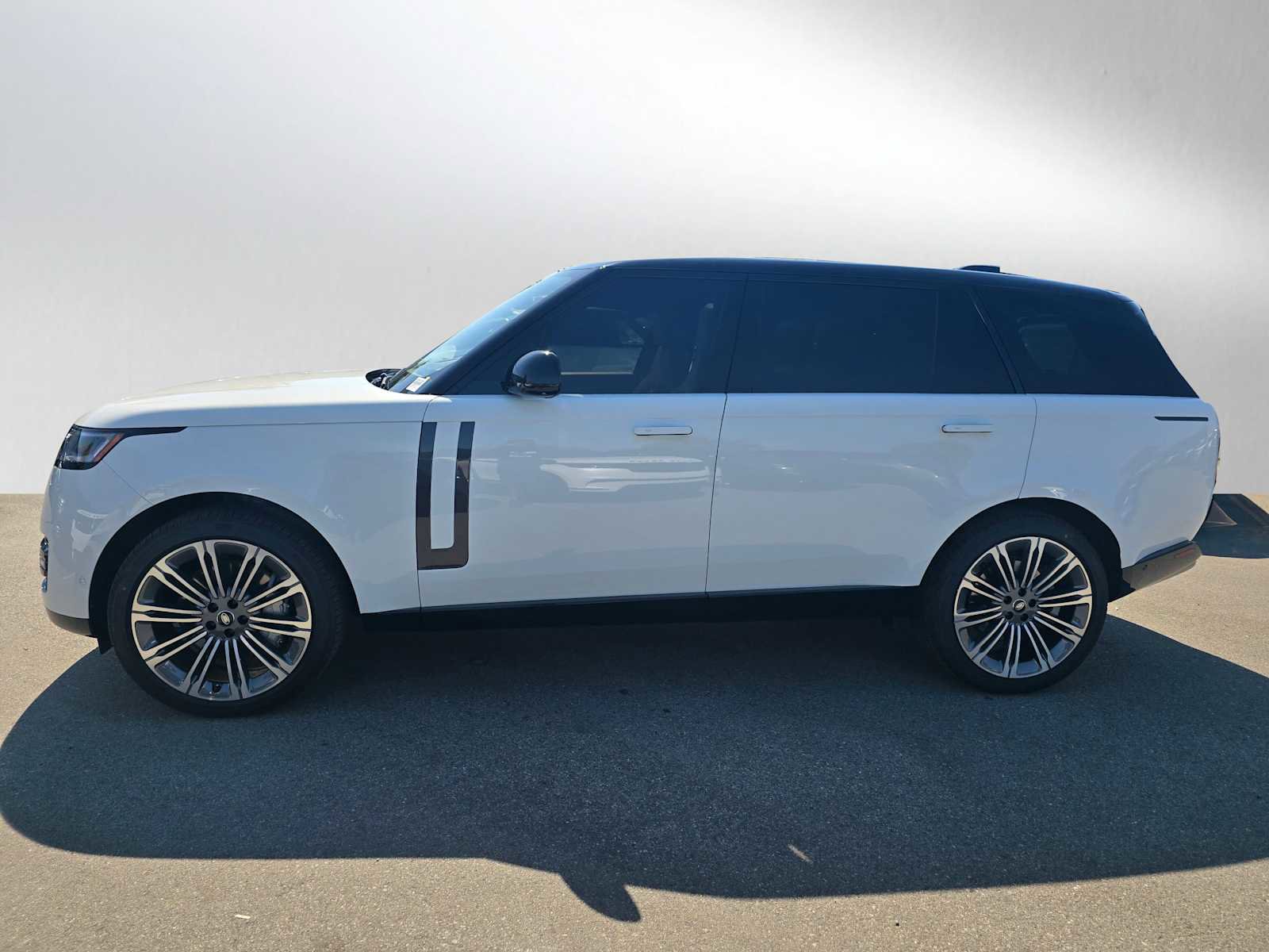 New 2025 Land Rover Range Rover Long Wheelbase SE image 6