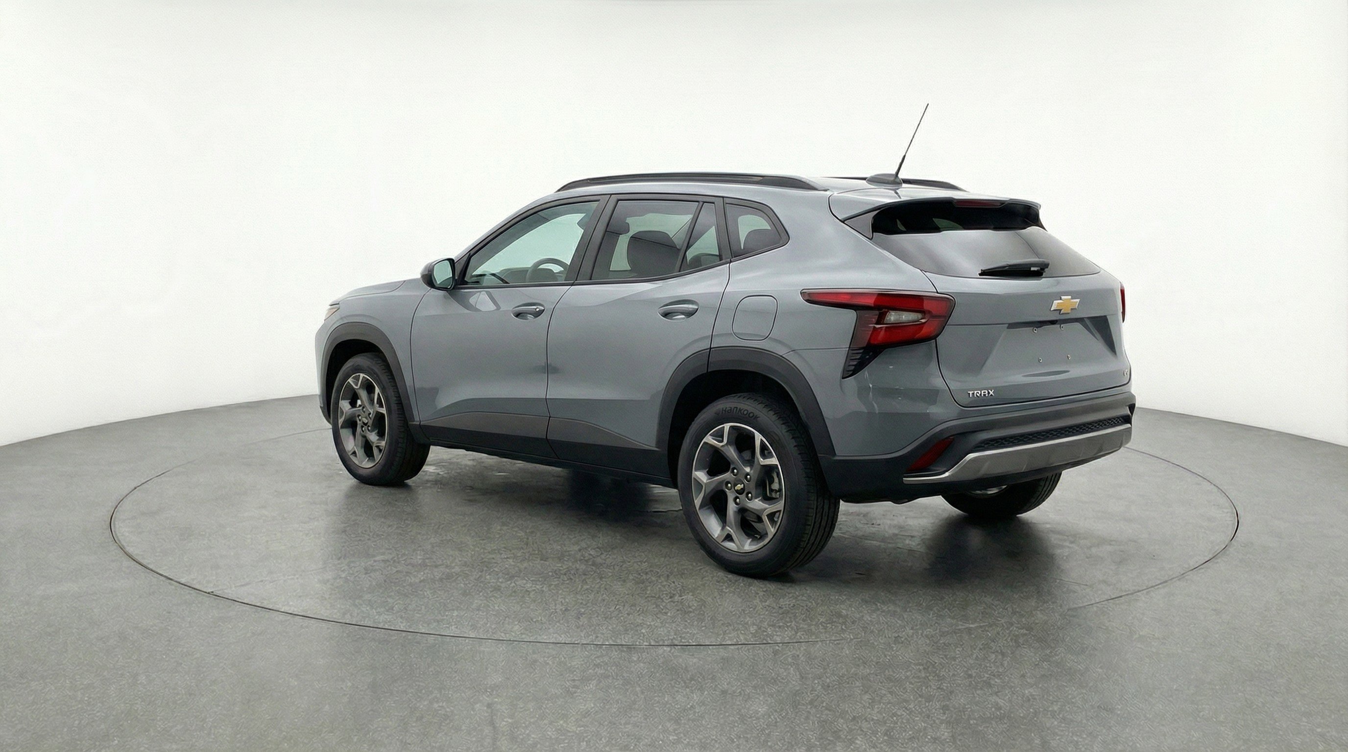 Used 2025 Chevrolet Trax LT w/ LT Convenience Package image 6