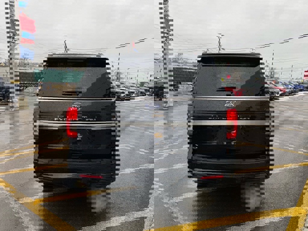 Used 2024 Ford Expedition XLT image 4