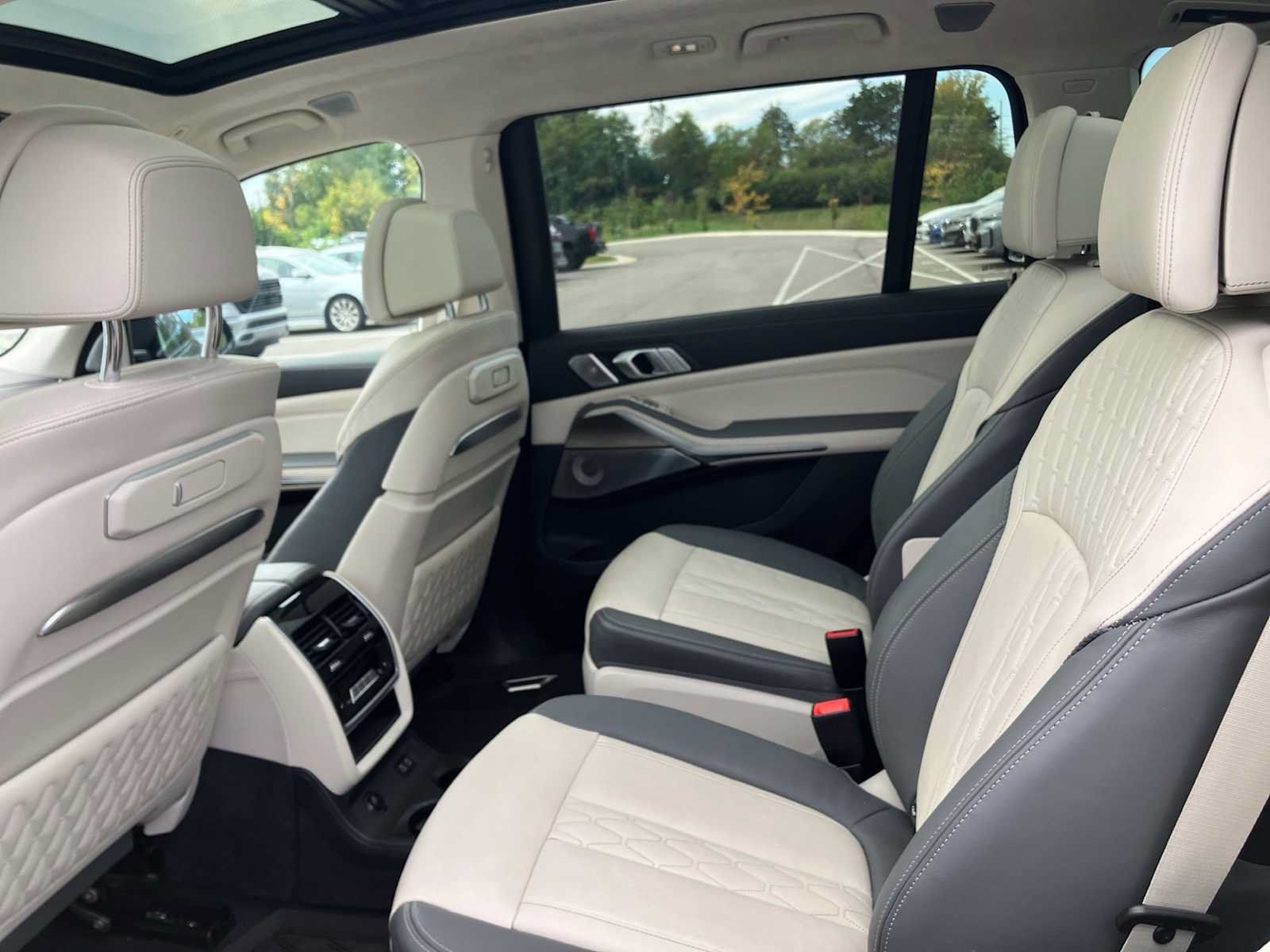 Used 2024 BMW X7 M60i w/ Executive Package AWD/4WD image 17