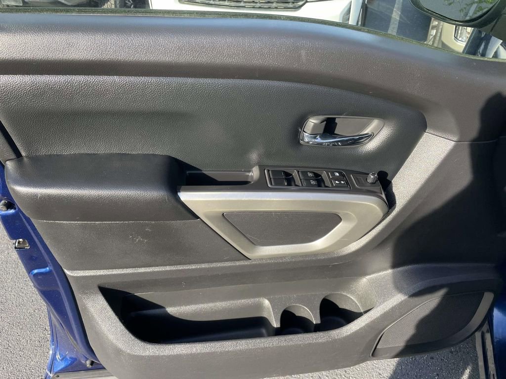 Used 2022 Nissan Titan SV image 26