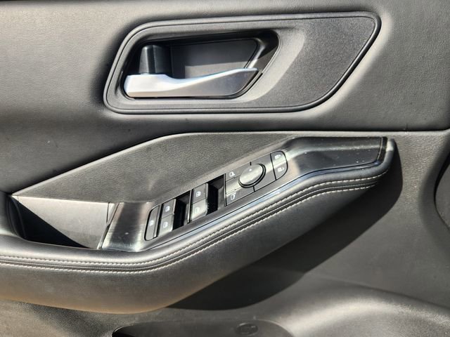 Used 2025 Nissan Rogue SV image 21