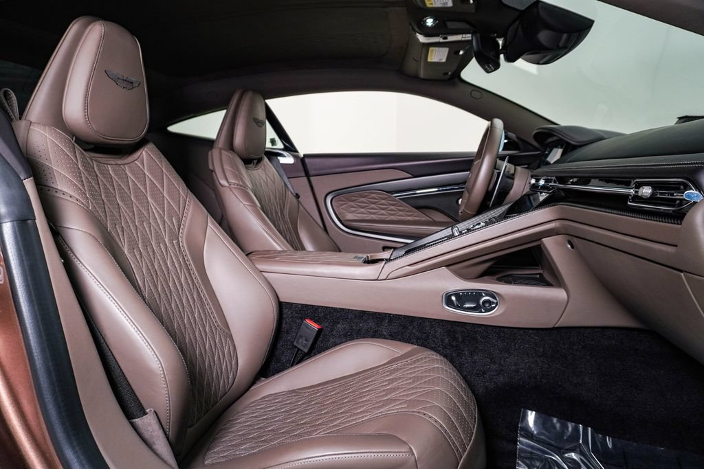 Used 2024 Aston Martin DB12 Coupe RWD image 18