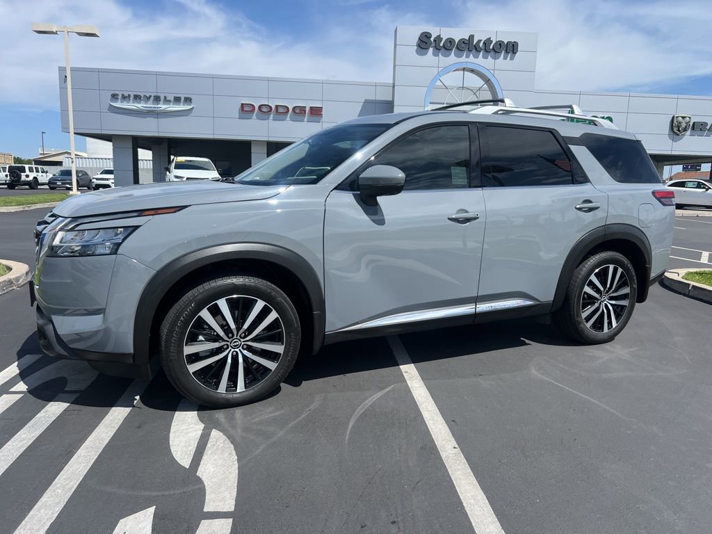 Used 2024 Nissan Pathfinder Platinum w/ Cargo Package FWD image 3