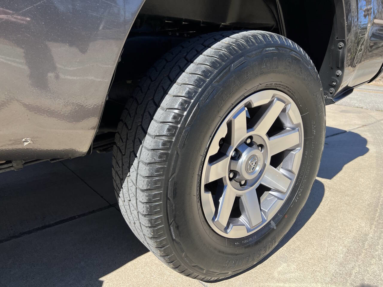 Used 2017 Toyota Tacoma SR image 41