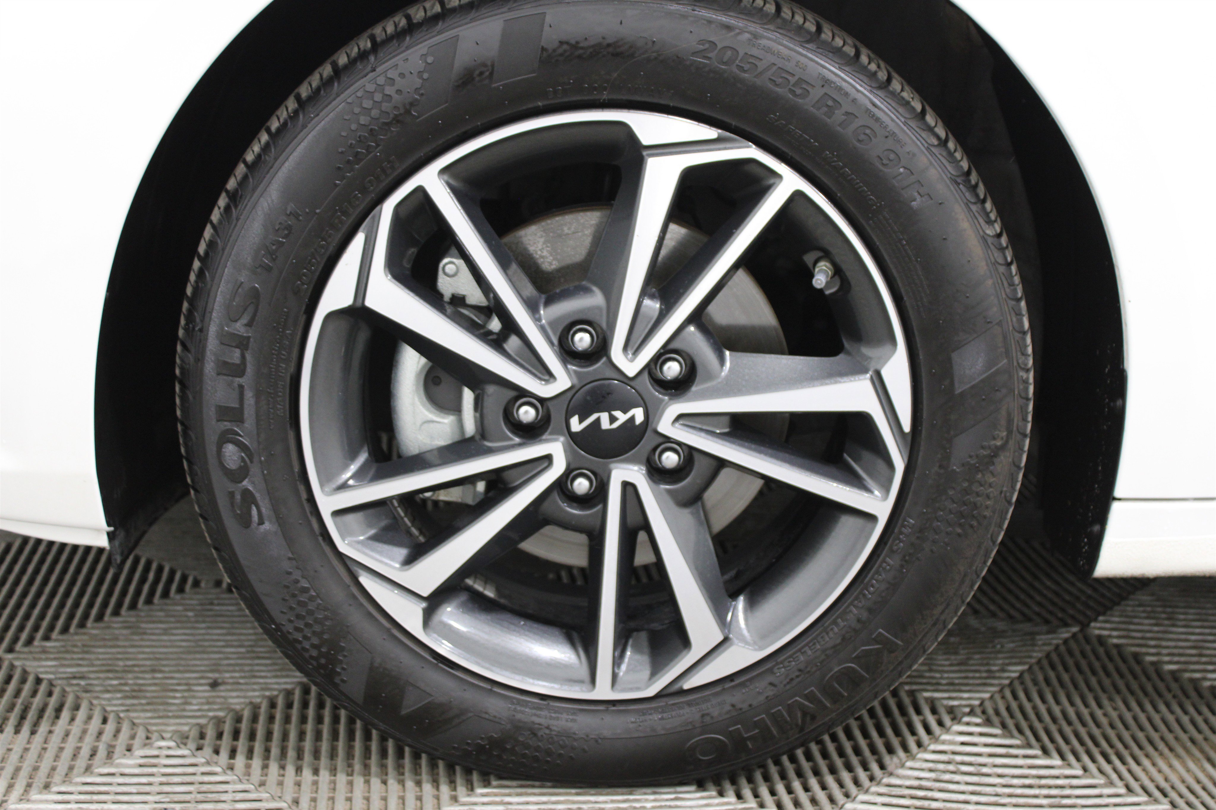Used 2023 Kia Forte LXS w/ LXS Technology Package FWD image 33