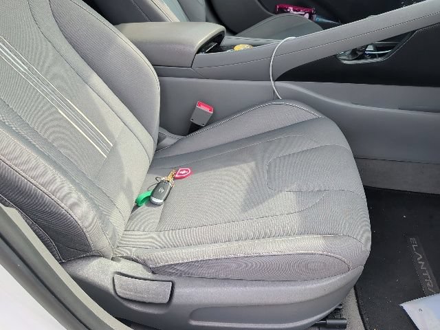Used 2021 Hyundai Elantra SEL w/ Convenience + Premium Package FWD image 9