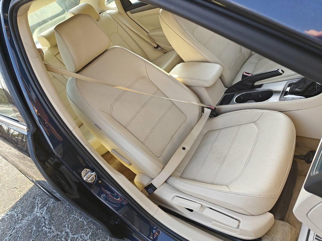 Used 2015 Volkswagen Passat TDI SE image 11