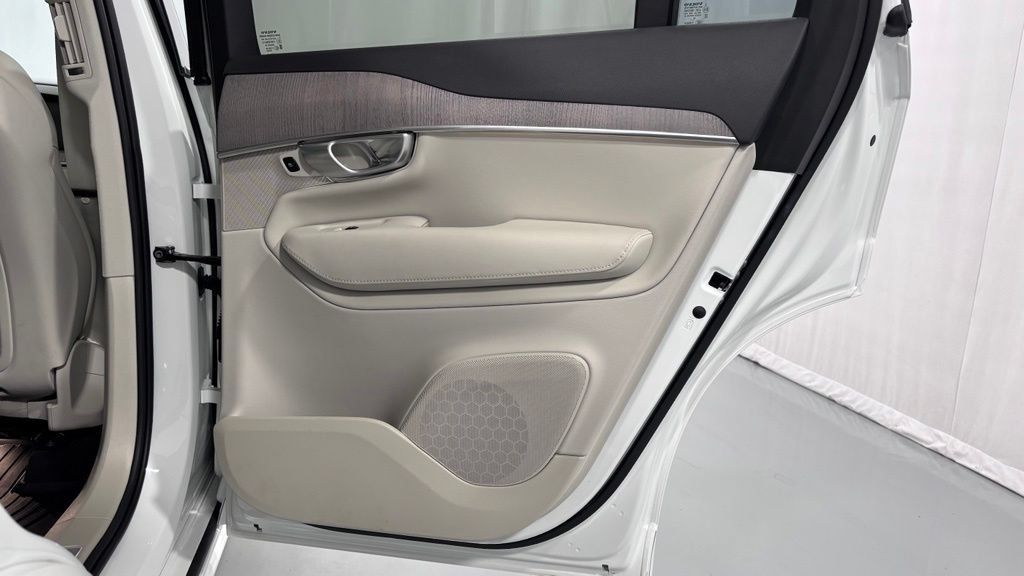 Certified 2024 Volvo XC90 B5 Plus w/ Protection Package Premier AWD/4WD image 27