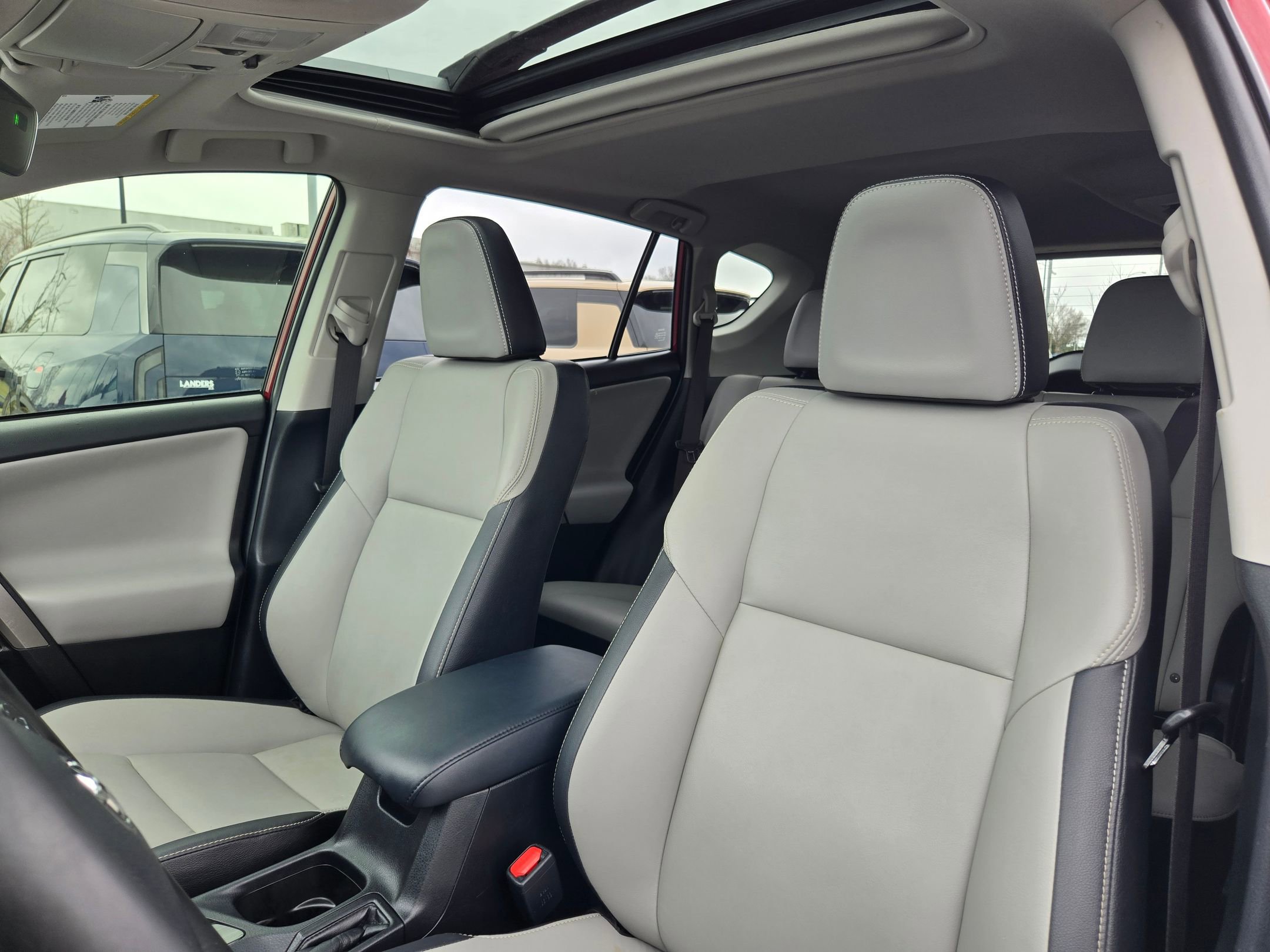 Used 2018 Toyota RAV4 Limited image 26