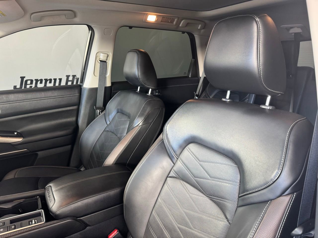 Used 2024 Nissan Pathfinder Platinum FWD image 10