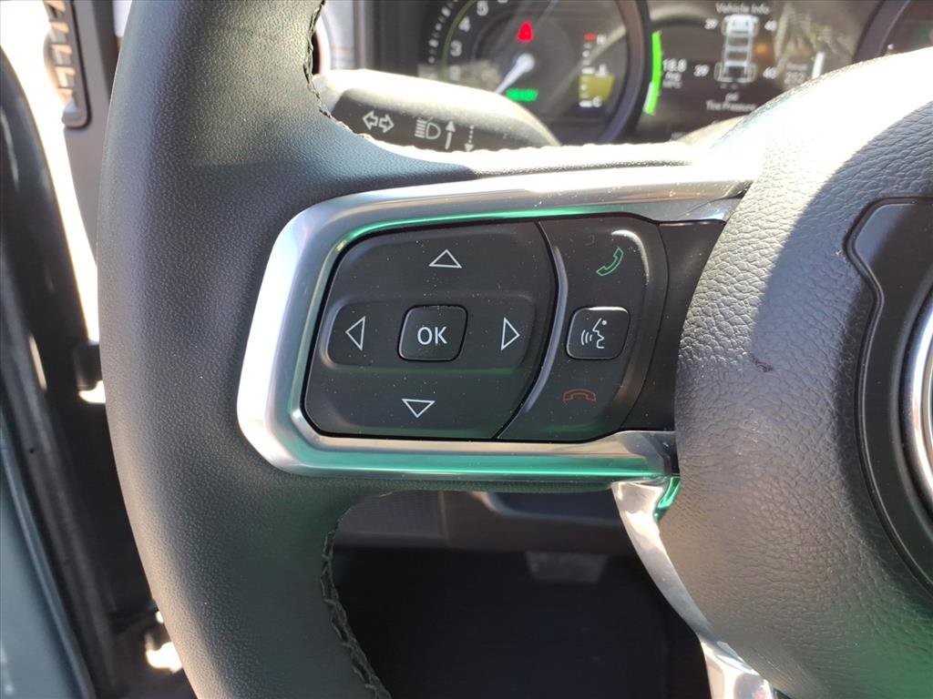 Used 2025 Jeep Wrangler Unlimited Sahara AWD/4WD image 25