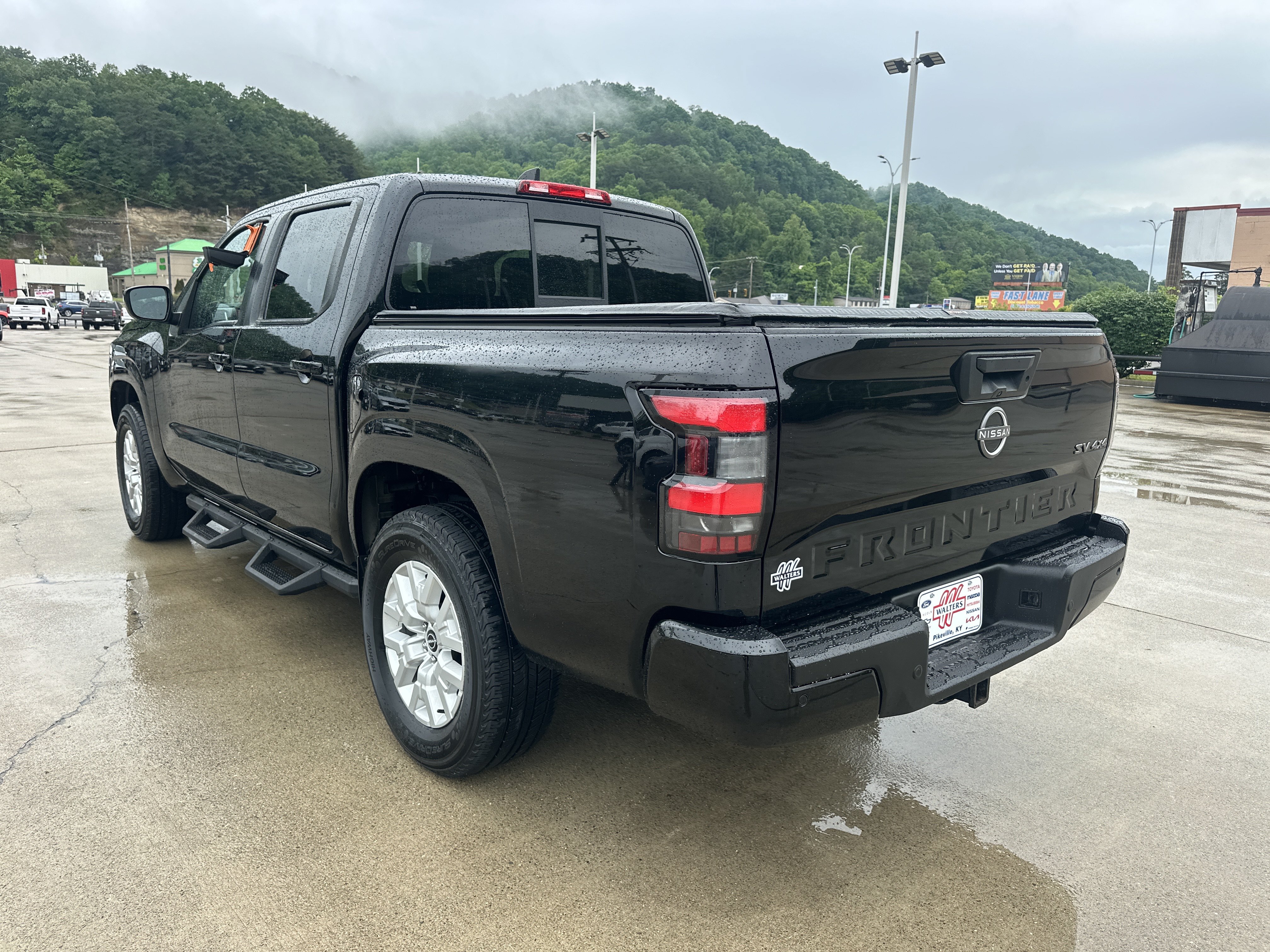 Used 2022 Nissan Frontier SV AWD/4WD image 4