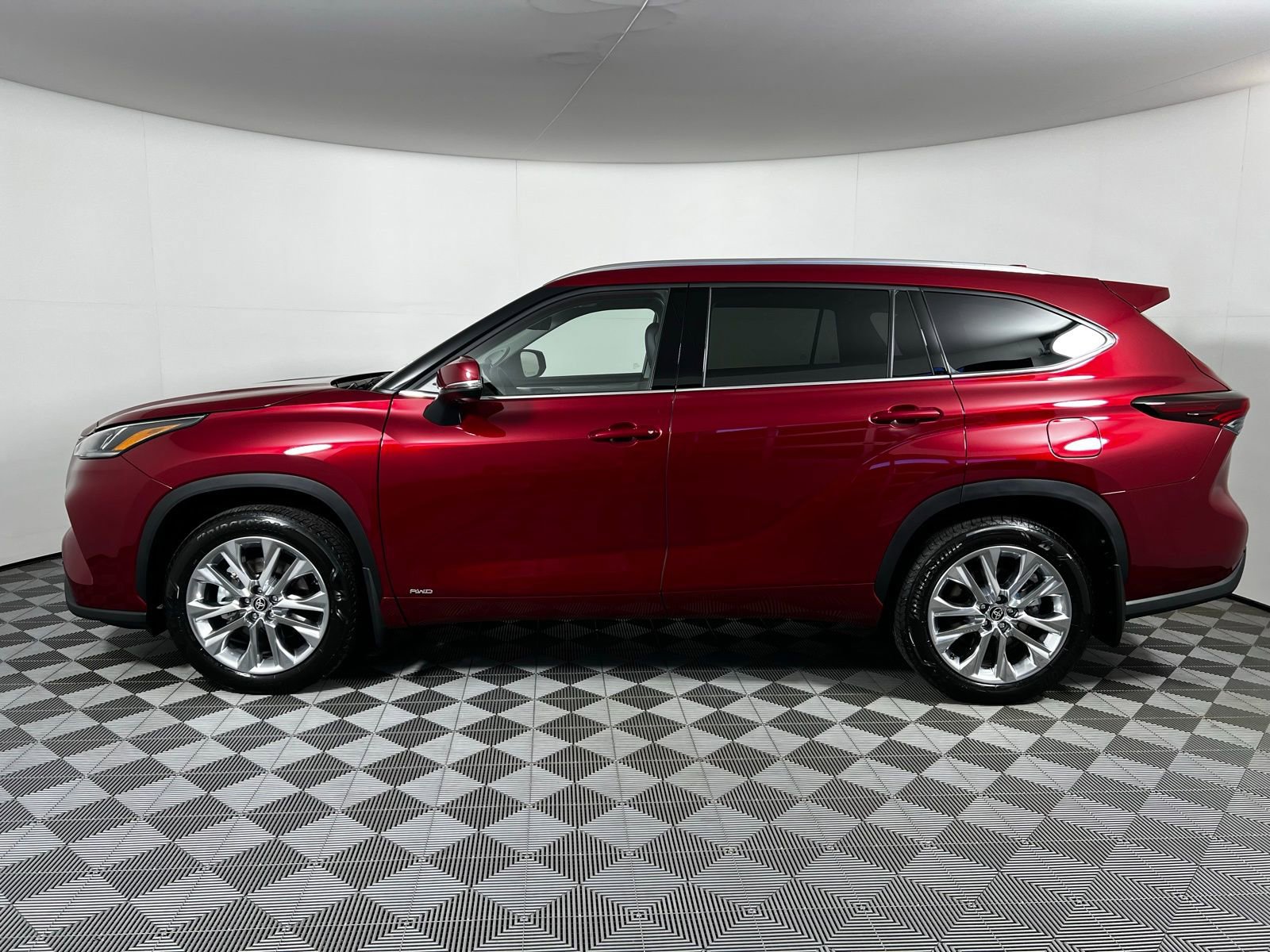 Certified 2026 Toyota Highlander Limited image 8