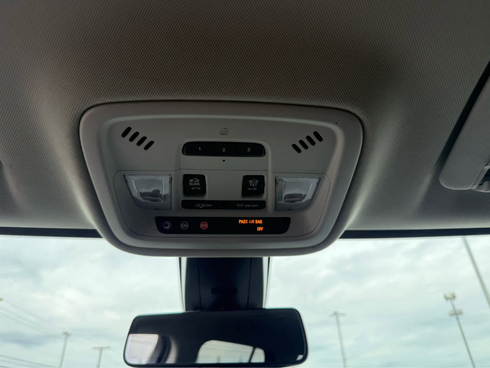 Used 2020 Chevrolet Traverse RS image 17
