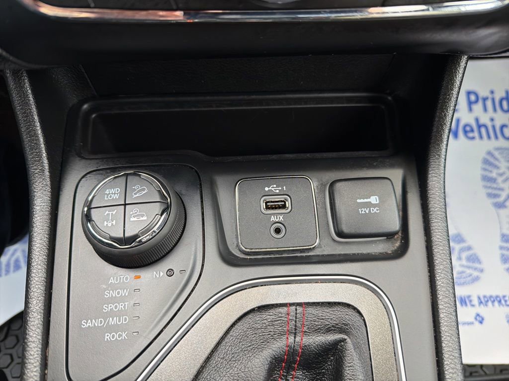 Used 2022 Jeep Cherokee Trailhawk w/ Trailer Tow Group AWD/4WD image 26