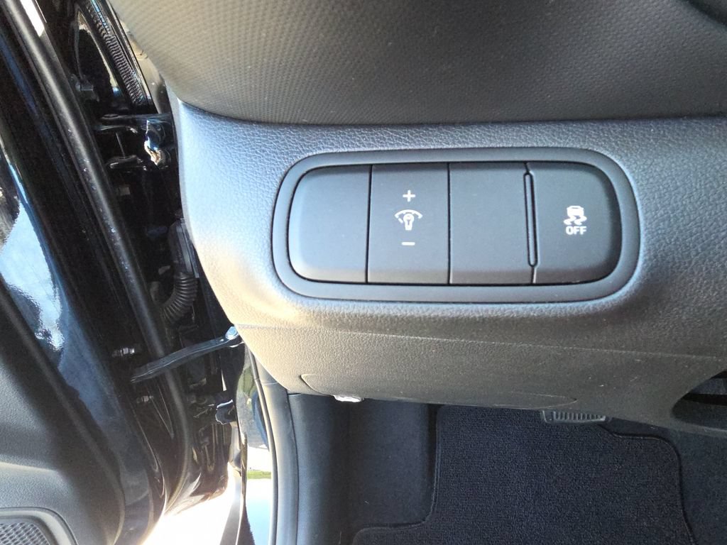 Used 2023 Hyundai Venue SEL FWD image 20