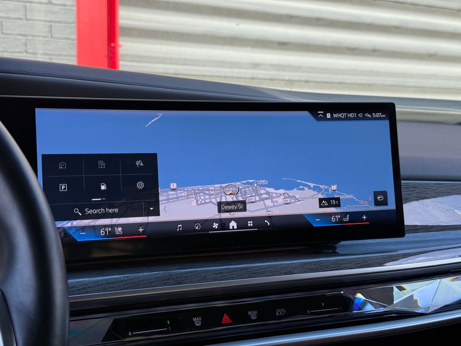 Used 2023 BMW 760i xDrive image 39