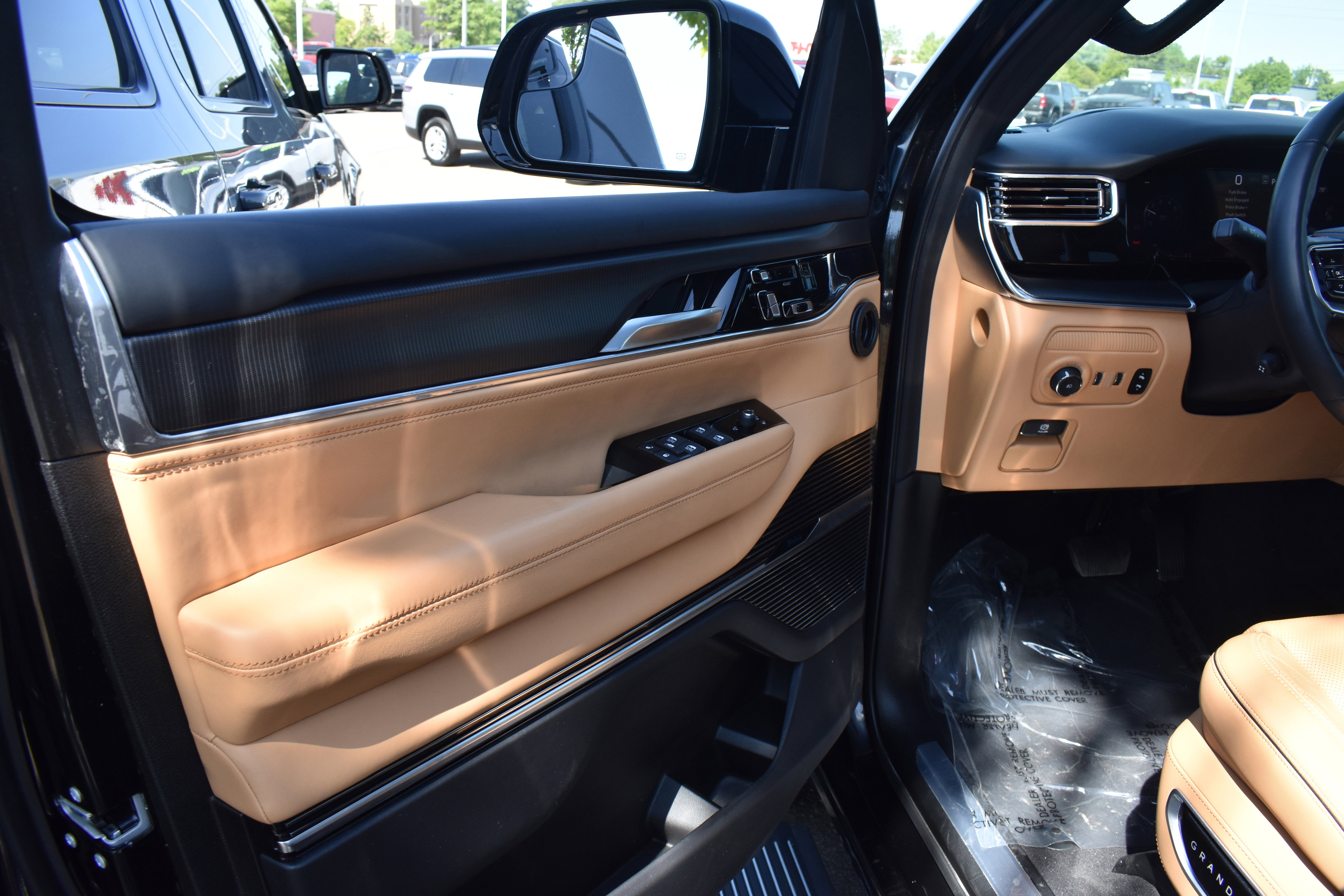 Used 2024 Jeep Grand Wagoneer L Series III w/ Rear Seat Video Group 1 AWD/4WD image 25