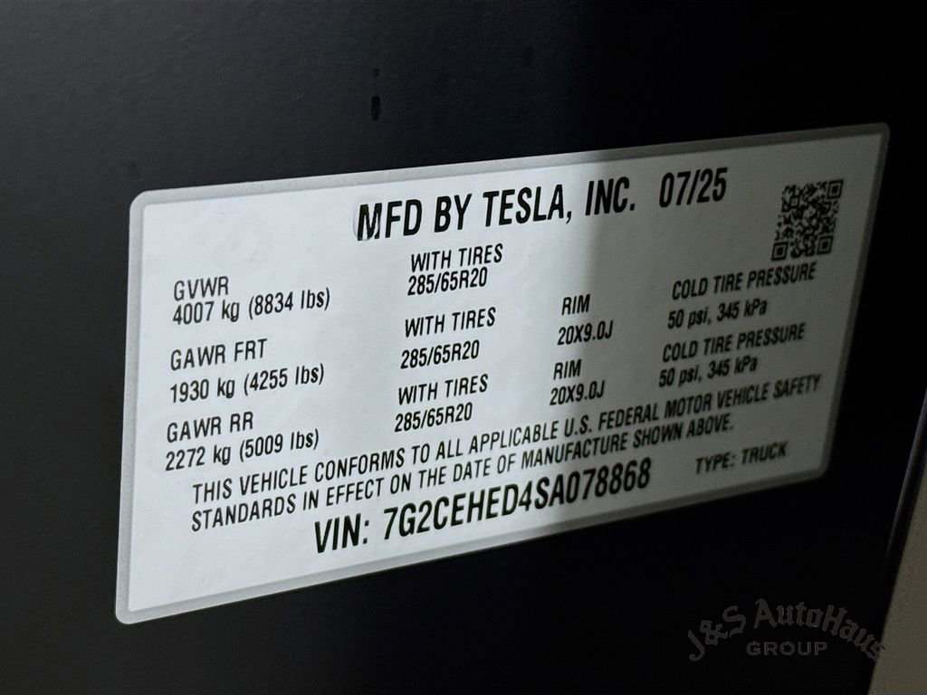 Used 2025 Tesla Cybertruck AWD Crew Cab image 40