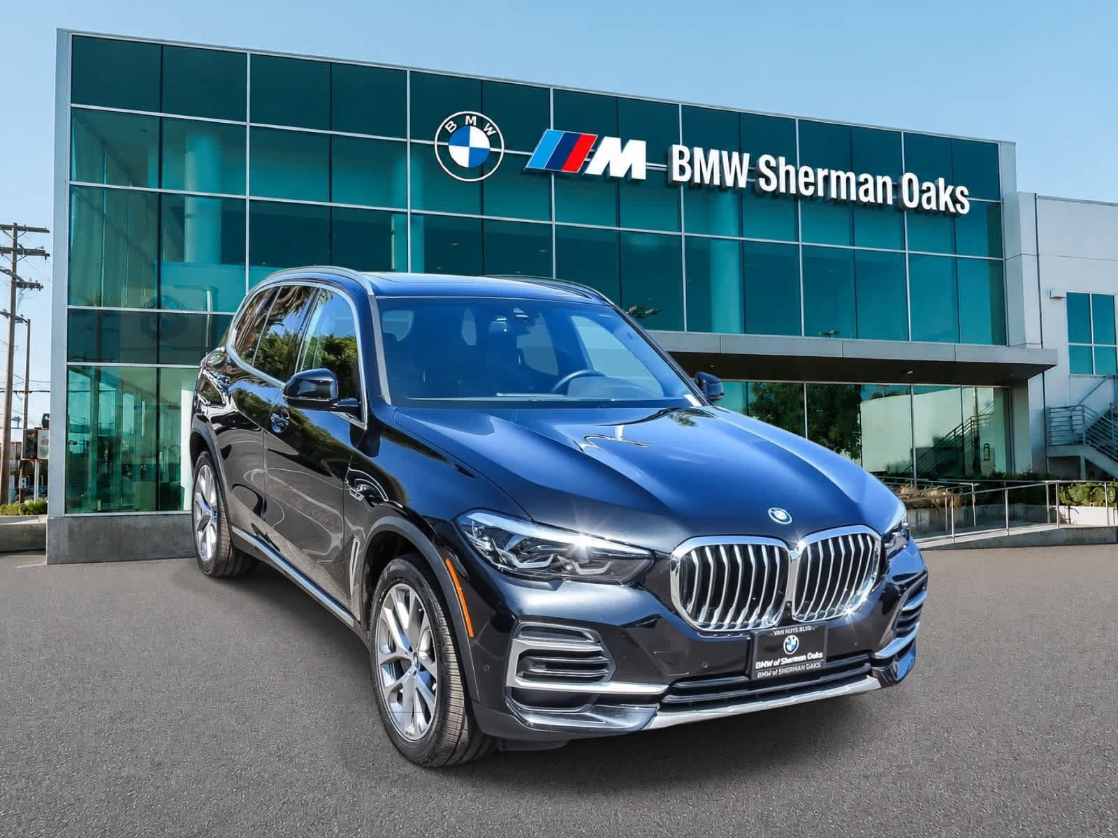 Used 2023 BMW X5 xDrive45e w/ Climate Comfort Package AWD/4WD image 3