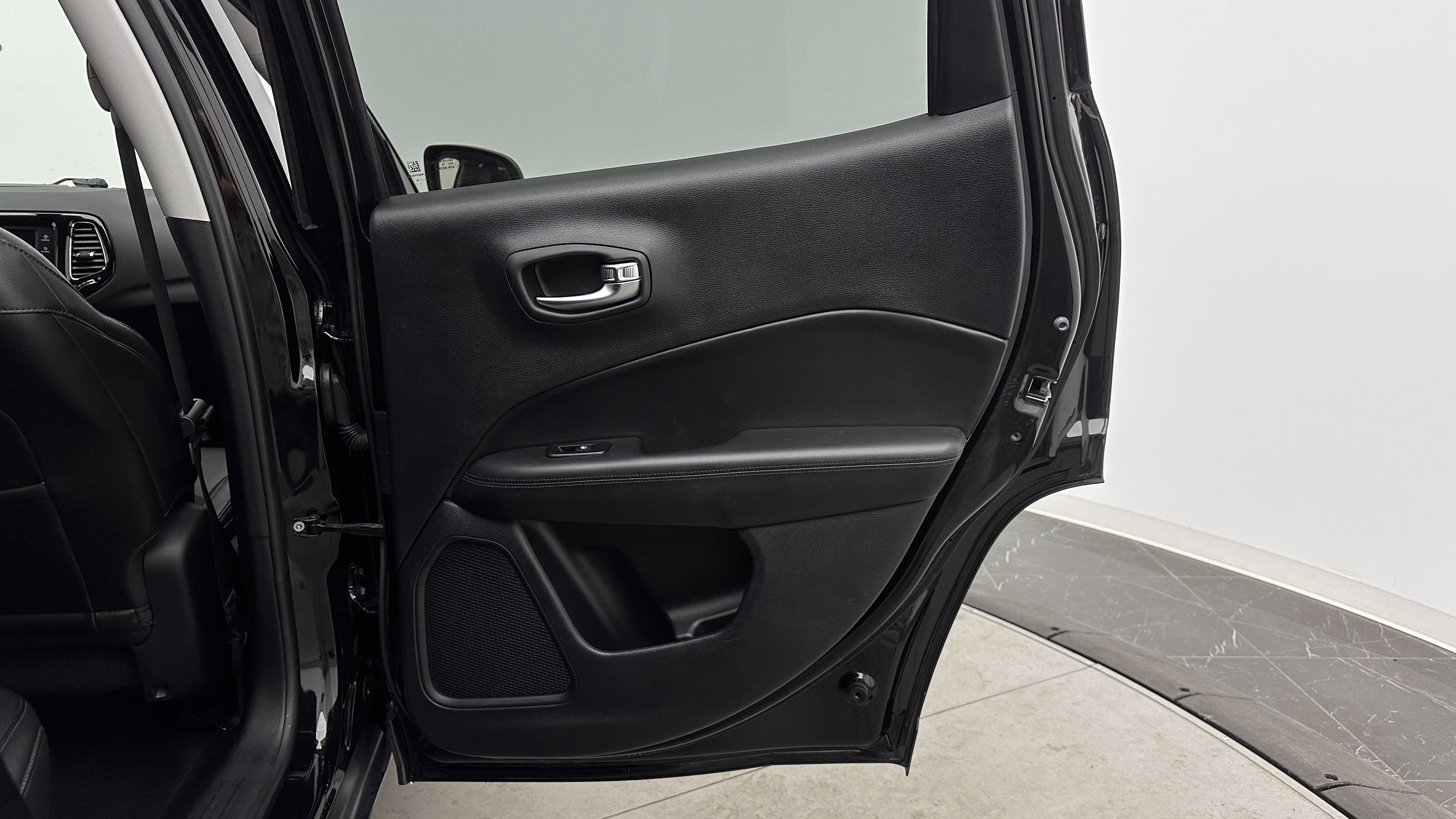 Used 2018 Jeep Compass Altitude image 30