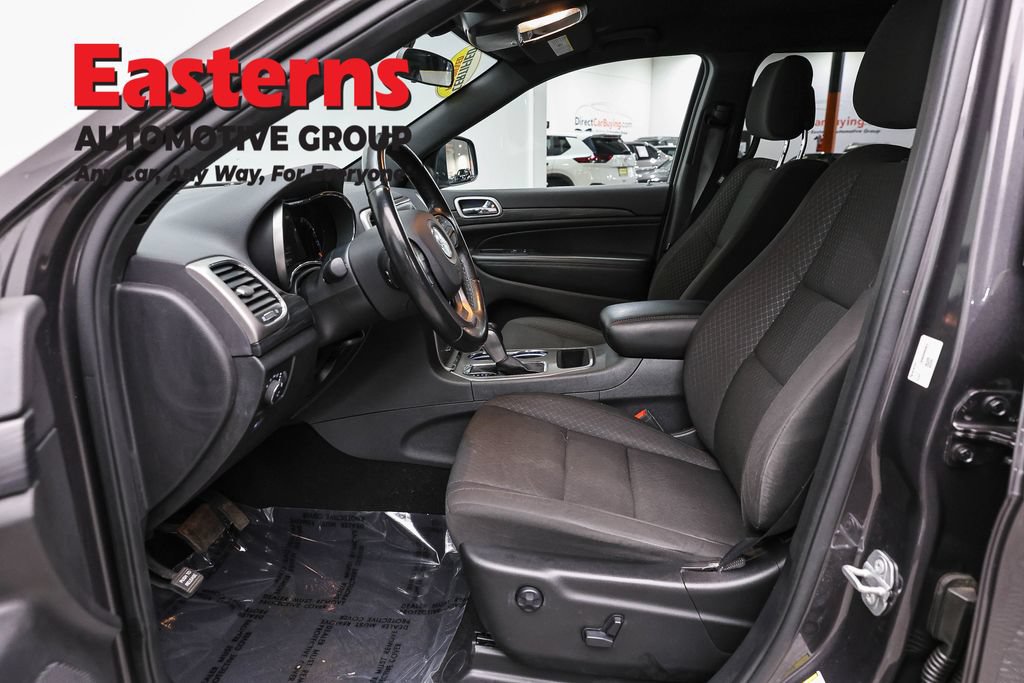 Used 2020 Jeep Grand Cherokee Laredo AWD/4WD image 13