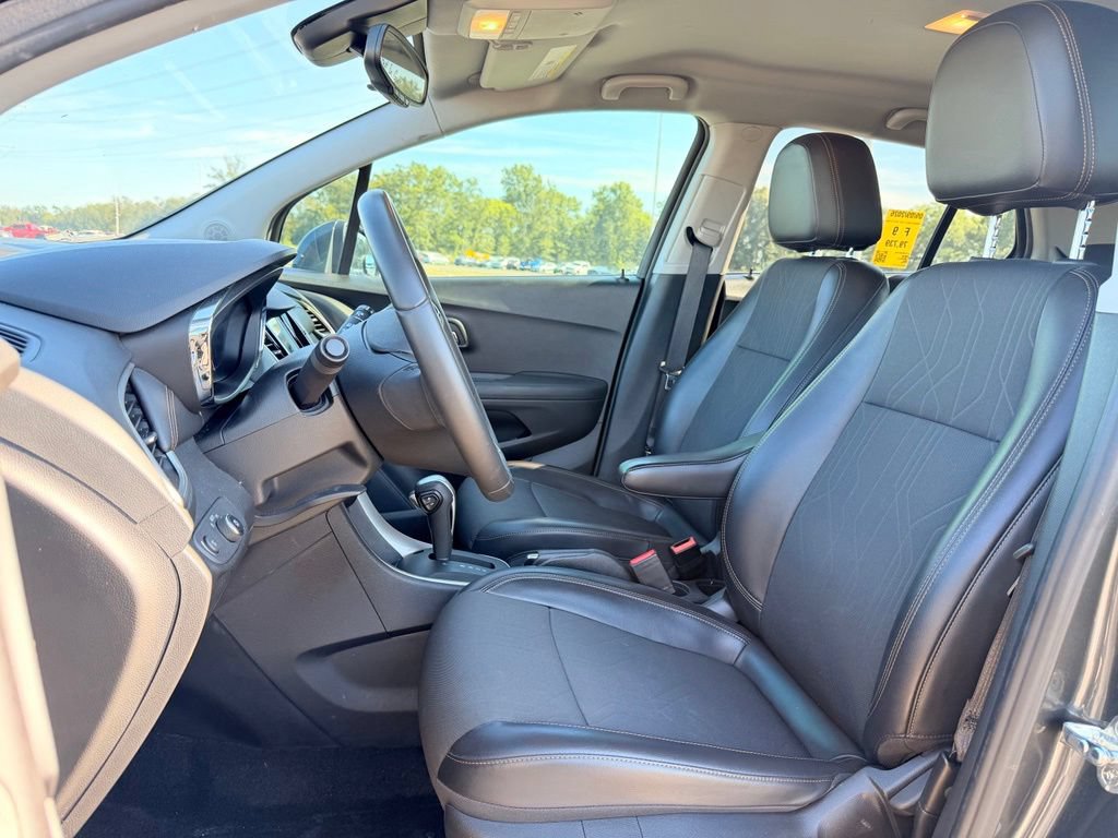 Used 2018 Chevrolet Trax LT w/ LT Convenience Package FWD image 12