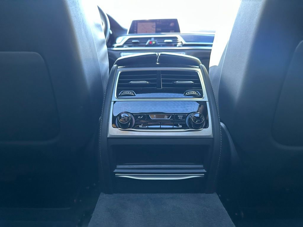 Used 2020 BMW 750i xDrive w/ Executive Package AWD/4WD image 27