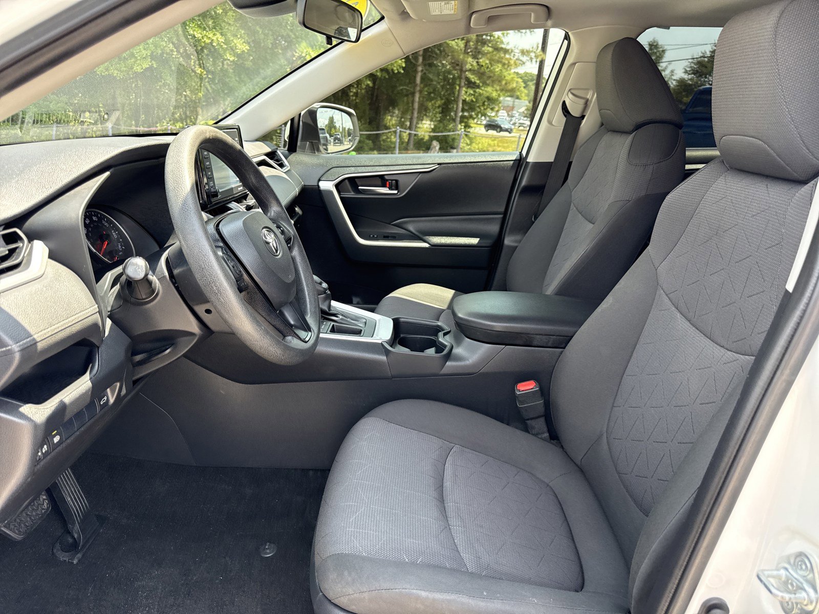 Used 2021 Toyota RAV4 XLE w/ Convenience Package FWD image 11