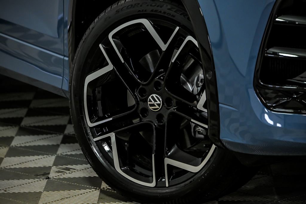 New 2026 Volkswagen Tiguan SEL R-Line AWD/4WD image 3