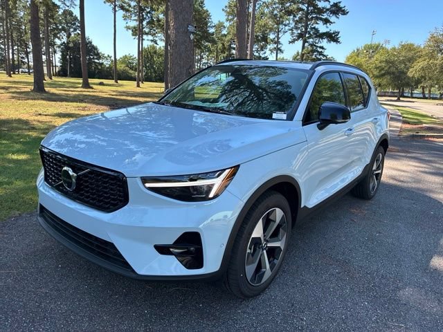 New 2026 Volvo XC40 B5 Plus w/ Protection Package Premier AWD/4WD image 9