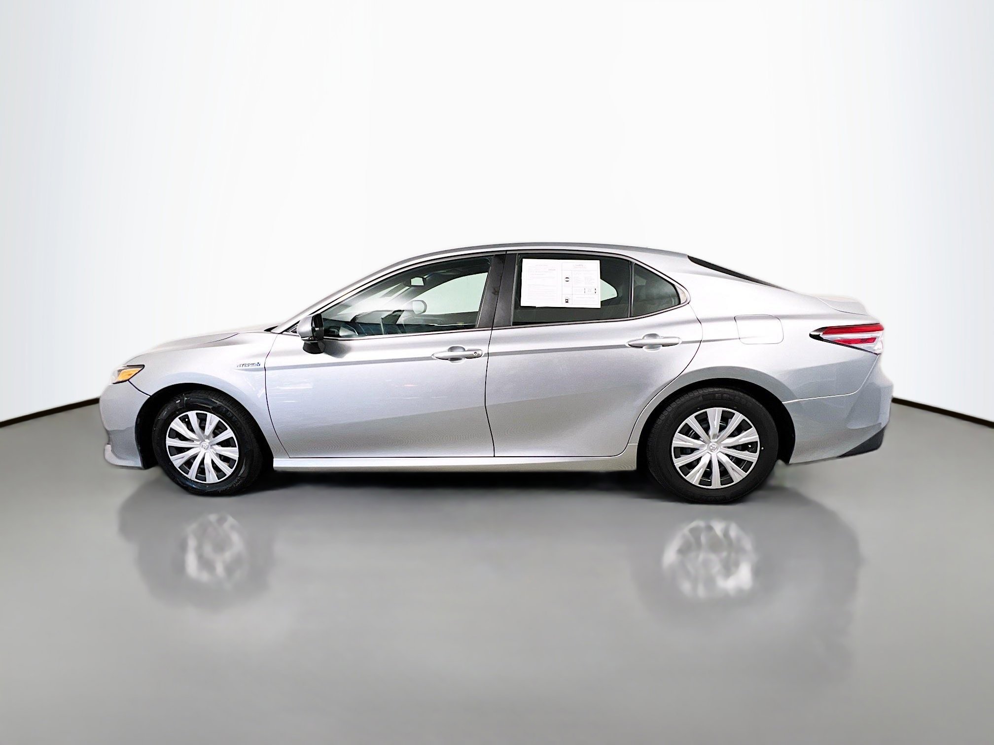 Used 2018 Toyota Camry LE image 9