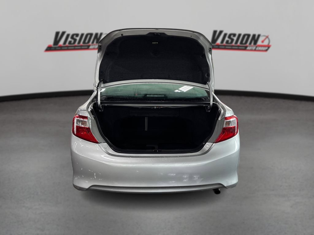 Used 2014 Toyota Camry LE image 11