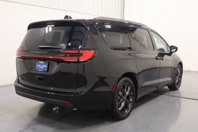 New 2026 Chrysler Pacifica Select image 8