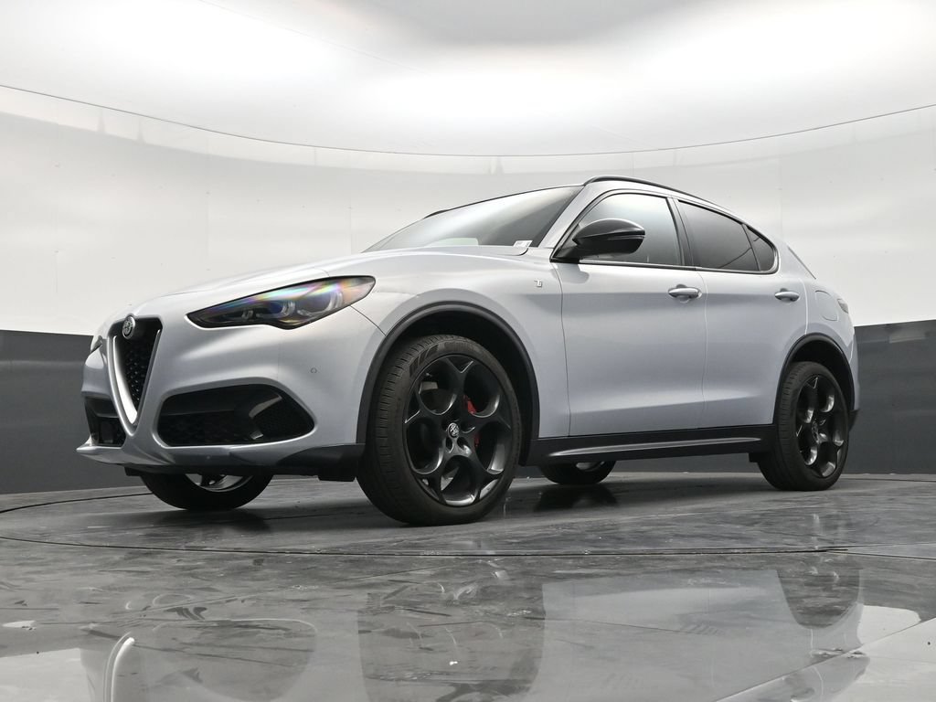 Used 2024 Alfa Romeo Stelvio Ti w/ Performance Driving Package AWD/4WD image 20